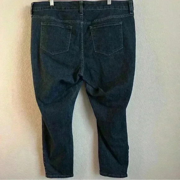Torrid Denim Women’s Jeans w/Leg Side Zippers and Stud Design Size 14 - Picture 2 of 9